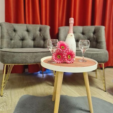 Studio Red Apartment Брашов Екстериор снимка