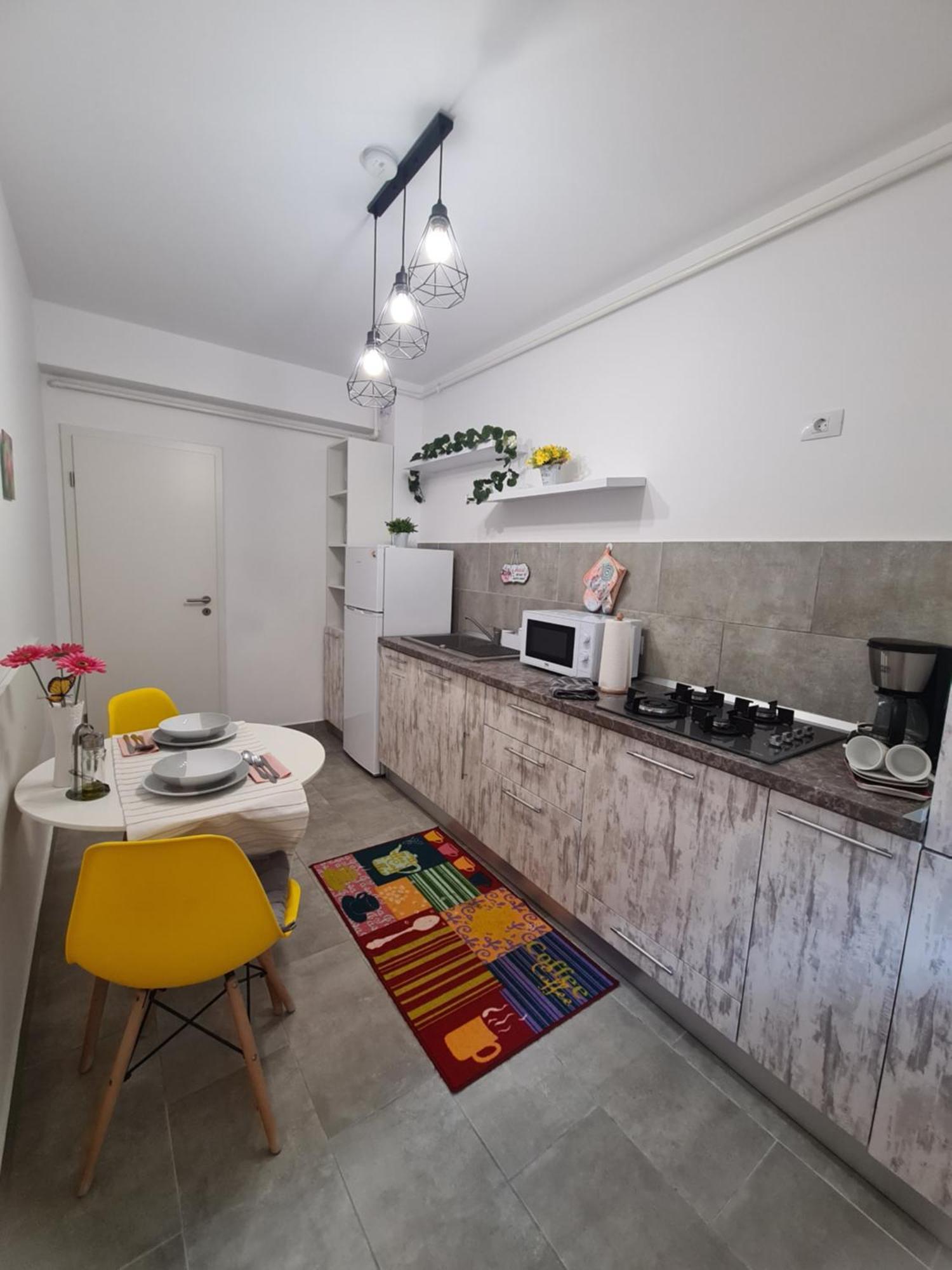 Studio Red Apartment Брашов Екстериор снимка
